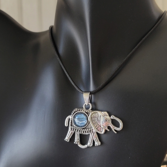 Artistic Silver Elephant Necklace with Blue Detail - Picture 4 of 6